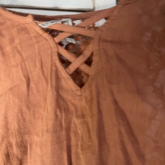 MUDD Copper Tan Bell Sleeve Lace Tie Front Blouse - Picture 4 of 9